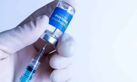 Cofen pede que preparação da vacina seja feita na presença do paciente