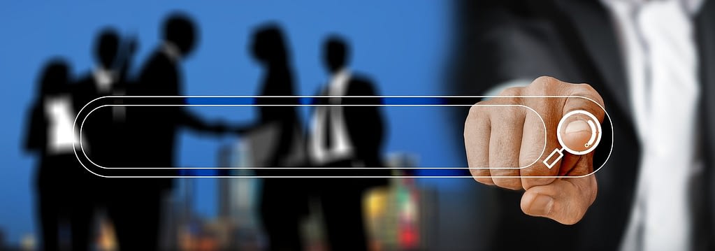O mercado de trabalho busca por profissionais cada vez mais capacitados e o inglês é essencial.